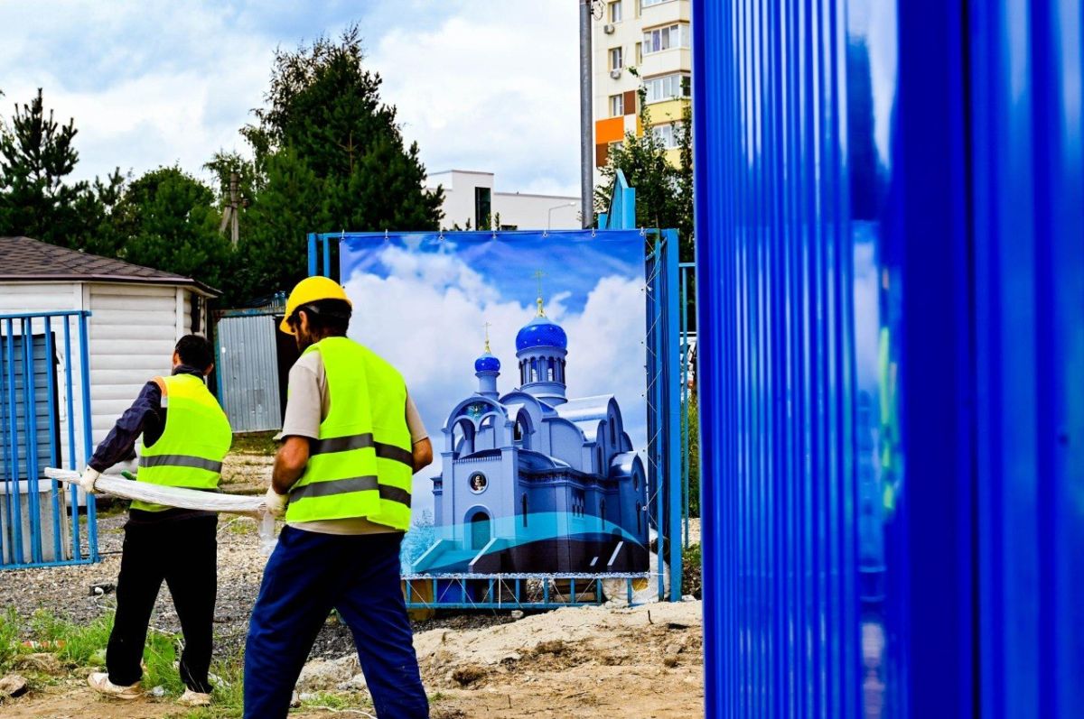 Глава Ленинского городского округа Станислав Каторов проверил ход работ на месте строительства Покровского храма в ЖК «Зеленые аллеи» Глава Ленинского городского округа Станислав Каторов проверил ход работ на месте строительства Покровского храма в ЖК «Зеленые аллеи»