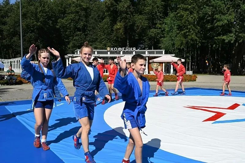 В парке Воскресенска прошло спортивное мероприятие «Za Самбо» В парке Воскресенска прошло спортивное мероприятие «Za Самбо»