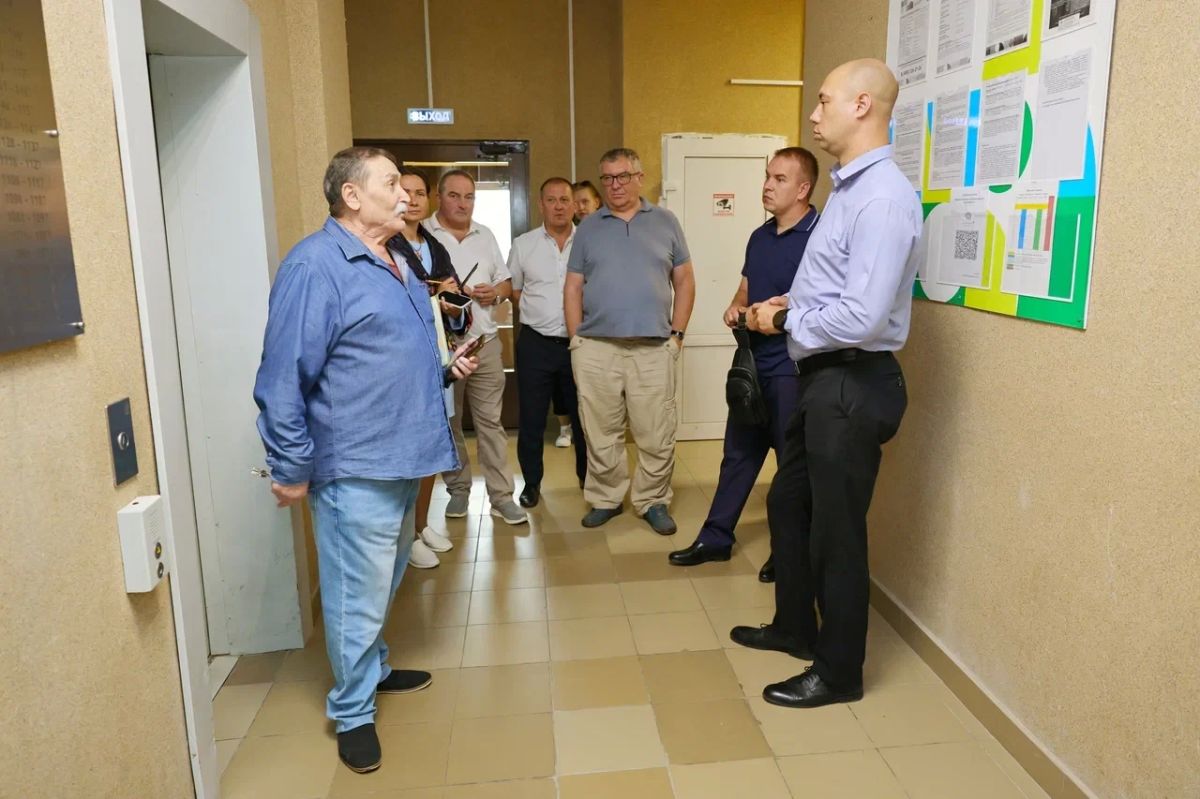 Встреча с жителями многоквартирного дома на проспекте Астрахова прошла в Мытищах Встреча с жителями многоквартирного дома на проспекте Астрахова прошла в Мытищах