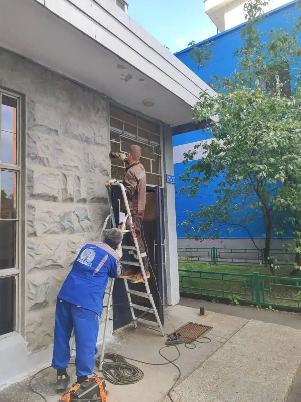 Управляющие компании города продолжают плановые работы по повышению комфорта проживания для жителей Управляющие компании города продолжают плановые работы по повышению комфорта проживания для жителей
