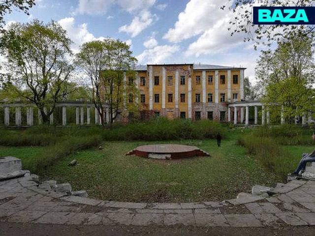 Усадьба князей Голицыных горит в подмосковной Балашихе — на месте работают спасатели и медики Усадьба князей Голицыных горит в подмосковной Балашихе — на месте работают спасатели и медики