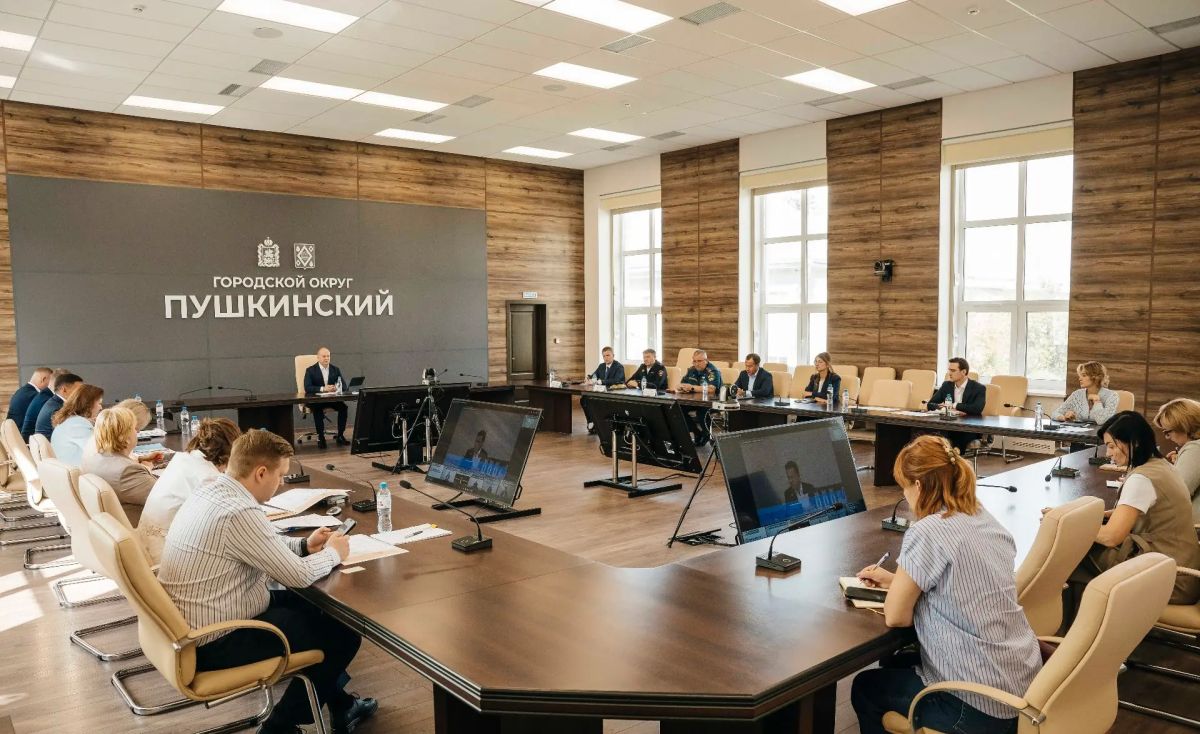 Максим Красноцветов: Сегодня под руководством губернатора Московской области Андрея Воробьева прошло совещание, посвящённое подготовке к началу нового учебного года Максим Красноцветов: Сегодня под руководством губернатора Московской области Андрея Воробьева прошло совещание, посвящённое подготовке к началу нового учебного года