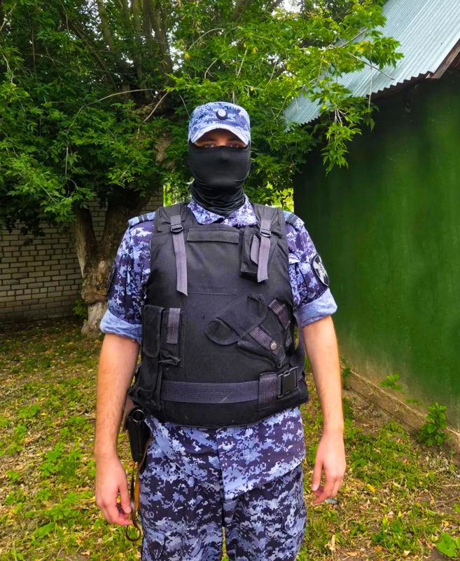 ЗнайНаших. Во Всемирный День гуманитарной помощи героем рубрики «Знай наших» стал сотрудник Дмитровского отдела вневедомственной охраны Главного управления Росгвардии по Московской области младший сержант полиции Николай Г ЗнайНаших. Во Всемирный День гуманитарной помощи героем рубрики «Знай наших» стал сотрудник Дмитровского отдела вневедомственной охраны Главного управления Росгвардии по Московской области младший сержант полиции Николай Г