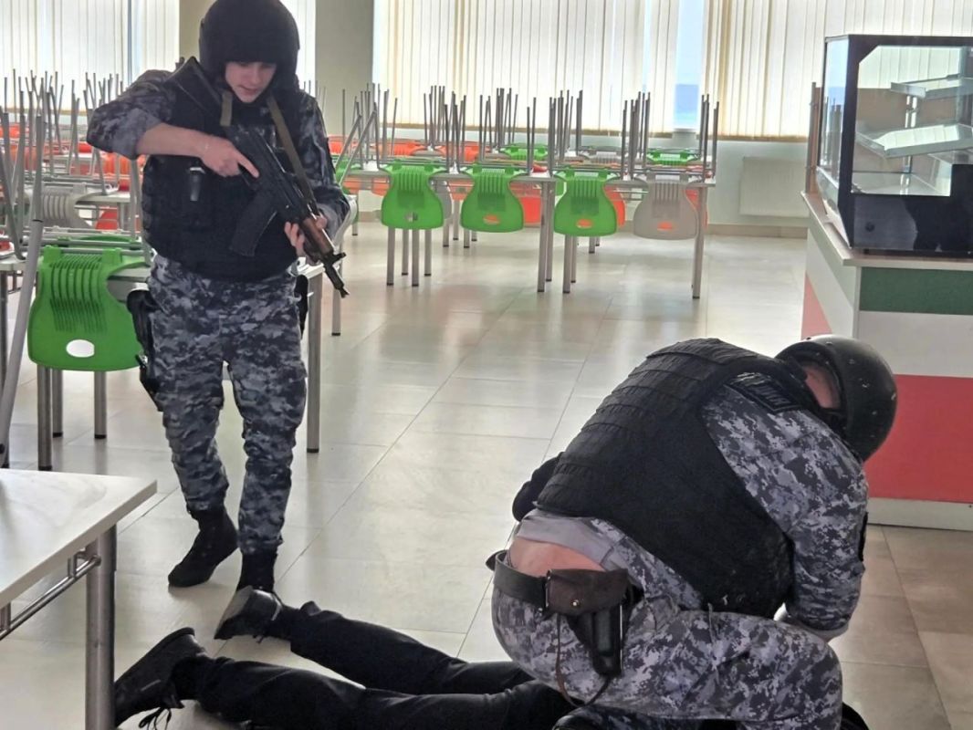 В мытищинских школах отработали алгоритм действий при возникновении угроз В мытищинских школах отработали алгоритм действий при возникновении угроз