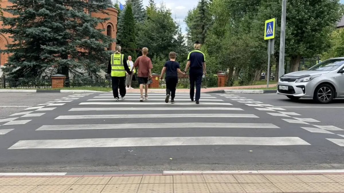 В преддверии нового учебного года сотрудники Госавтоинспекции МУ МВД России «Власиха» совместно с активистами движения «Родительский патруль» провели профилактическое мероприятие вблизи общеобразовательных учреждений округа В преддверии нового учебного года сотрудники Госавтоинспекции МУ МВД России «Власиха» совместно с активистами движения «Родительский патруль» провели профилактическое мероприятие вблизи общеобразовательных учреждений округа
