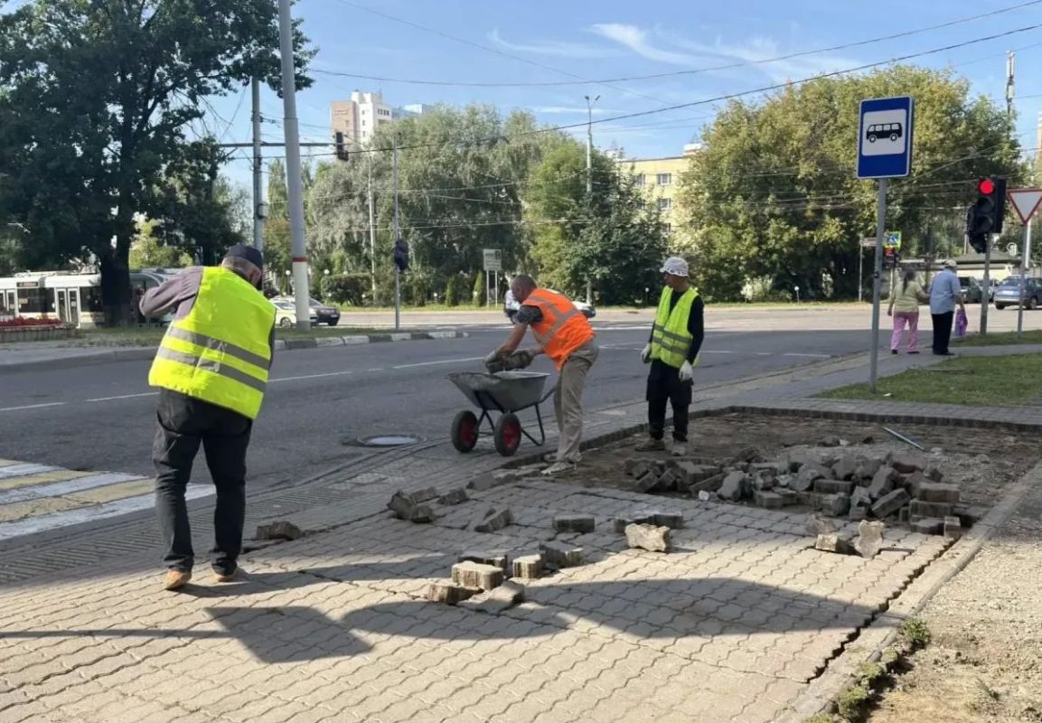 Обновлённые павильоны, заездные карманы и новый асфальт: как обновляют остановки в Химках Обновлённые павильоны, заездные карманы и новый асфальт: как обновляют остановки в Химках