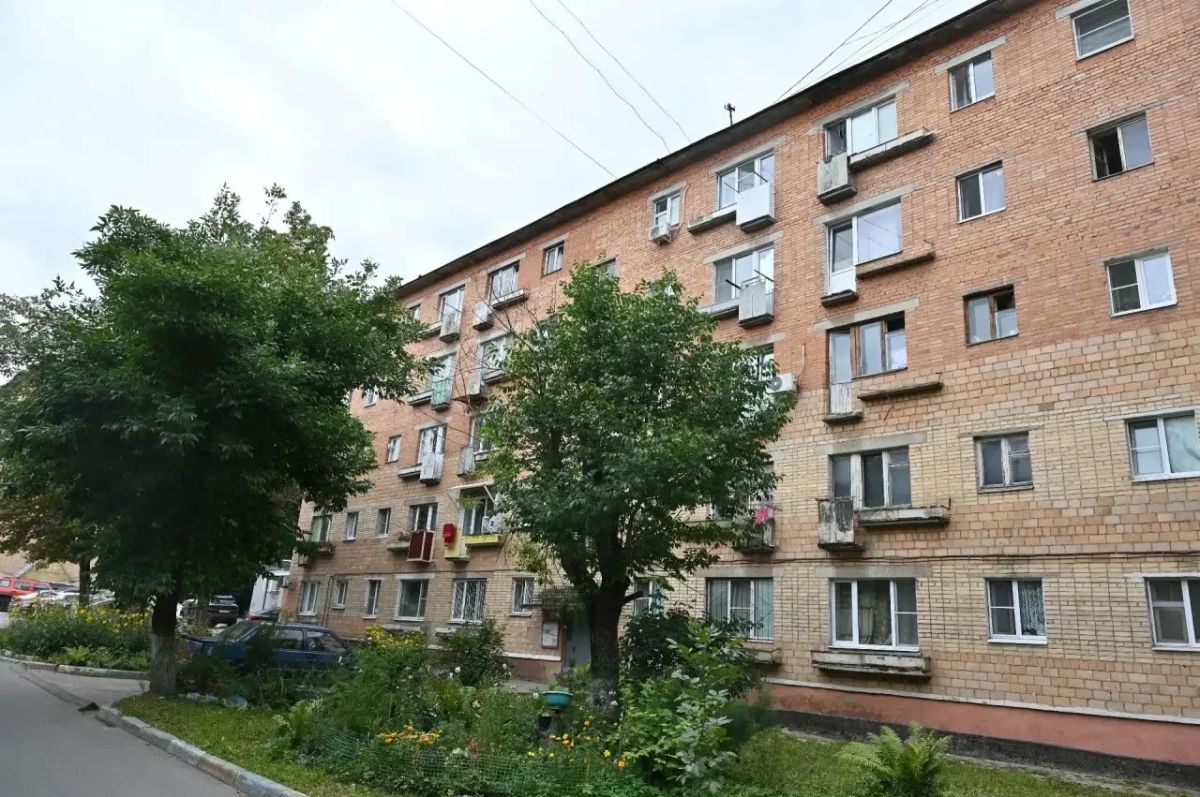 По поручению главы городского округа Серпухов Алексея Шимко его заместители и профильные специалисты вместе с депутатом окружного Совета Максимом Валиковым провели выезд в дом №26 на улице Серпуховской