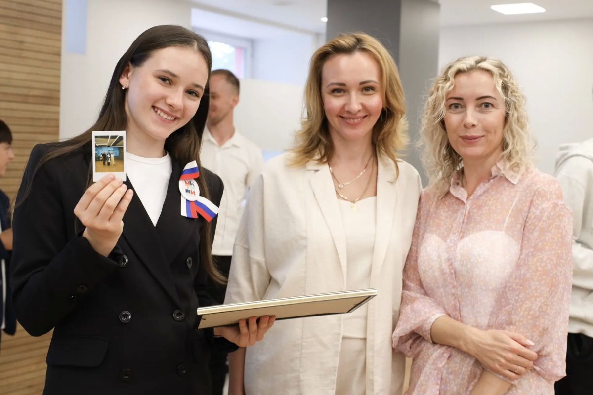 Юлия Купецкая: Вручение паспортов юным мытищинцам накануне государственных праздников – добрая традиция нашего округа Юлия Купецкая: Вручение паспортов юным мытищинцам накануне государственных праздников – добрая традиция нашего округа