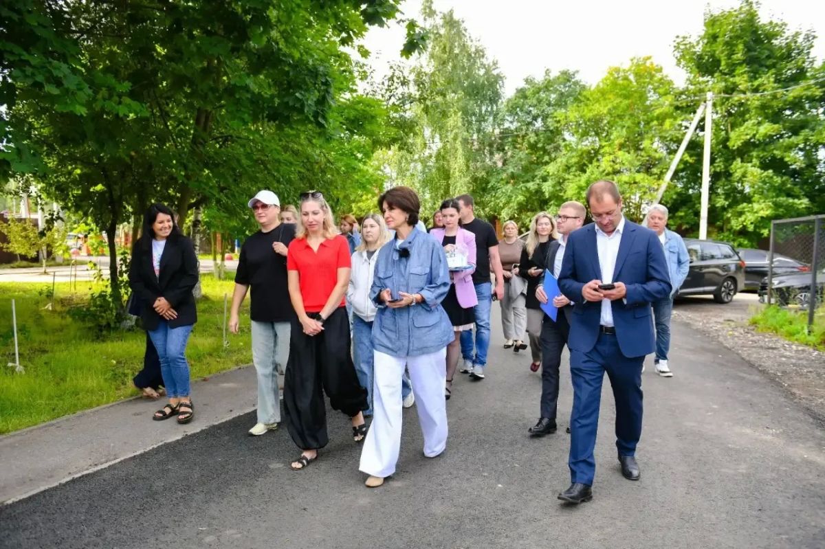 В Исакове отремонтировали центральную дорогу В Исакове отремонтировали центральную дорогу