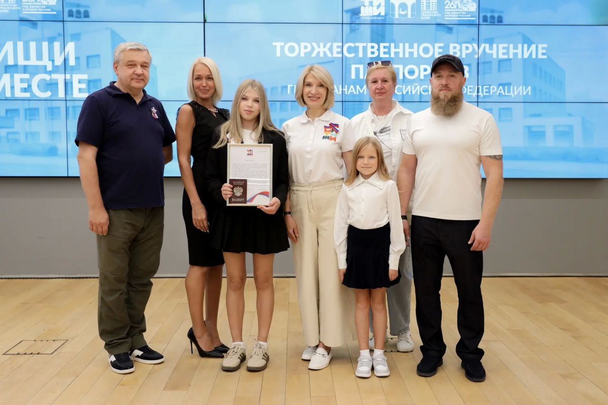 Юлия Купецкая: Вручение паспортов юным мытищинцам накануне государственных праздников – добрая традиция нашего округа Юлия Купецкая: Вручение паспортов юным мытищинцам накануне государственных праздников – добрая традиция нашего округа