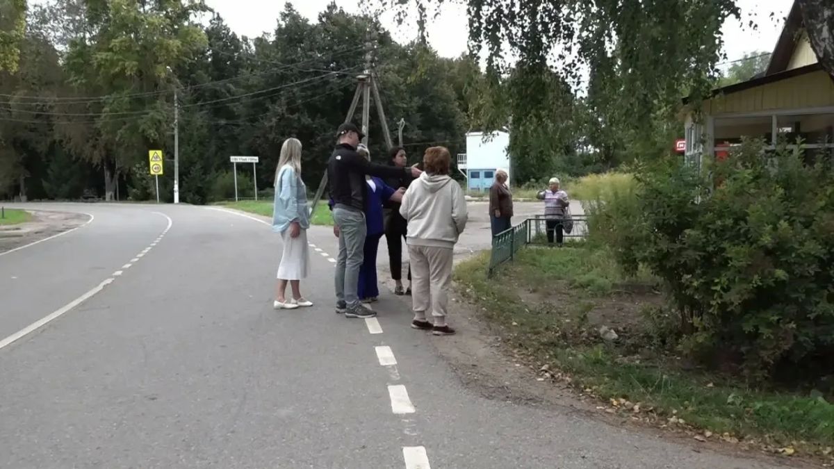 На связи с жителями. Сегодня заместитель главы городского округа Красногорск Евгений Елизаров провел рабочую встречу с жителями поселка Светлые горы На связи с жителями. Сегодня заместитель главы городского округа Красногорск Евгений Елизаров провел рабочую встречу с жителями поселка Светлые горы