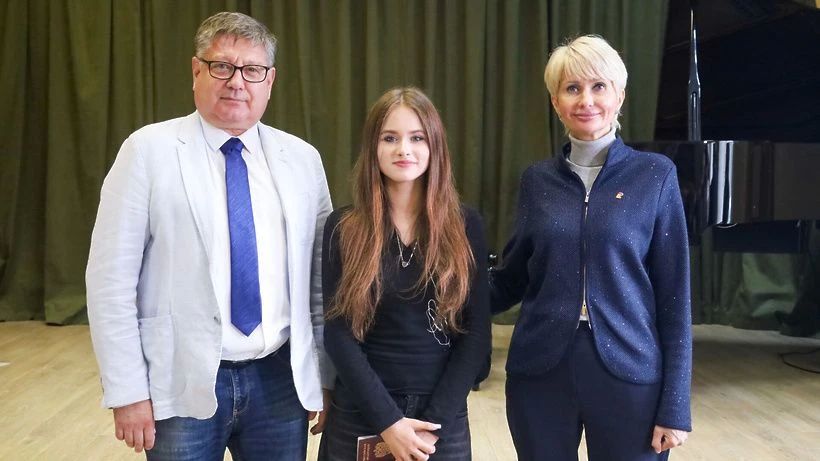 Юным солнечногорцам вручили первые паспорта Юным солнечногорцам вручили первые паспорта