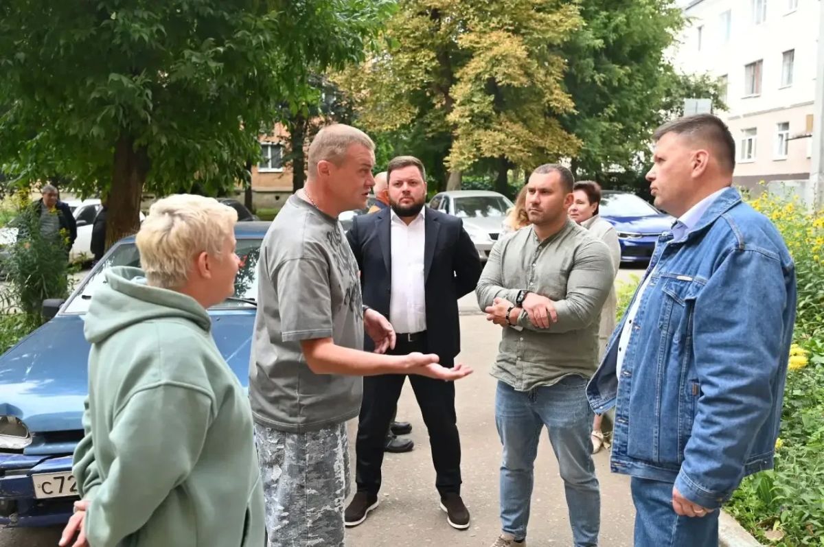 По поручению главы городского округа Серпухов Алексея Шимко его заместители и профильные специалисты вместе с депутатом окружного Совета Максимом Валиковым провели выезд в дом №26 на улице Серпуховской По поручению главы городского округа Серпухов Алексея Шимко его заместители и профильные специалисты вместе с депутатом окружного Совета Максимом Валиковым провели выезд в дом №26 на улице Серпуховской