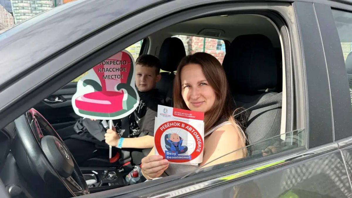 «Пристегнуться в машине — это первое и главное действие, которое должен сделать каждый пассажир, сядя в автомобиль. А когда в салоне находится ребенок — ответственность возрастает кратно» «Пристегнуться в машине — это первое и главное действие, которое должен сделать каждый пассажир, сядя в автомобиль. А когда в салоне находится ребенок — ответственность возрастает кратно»