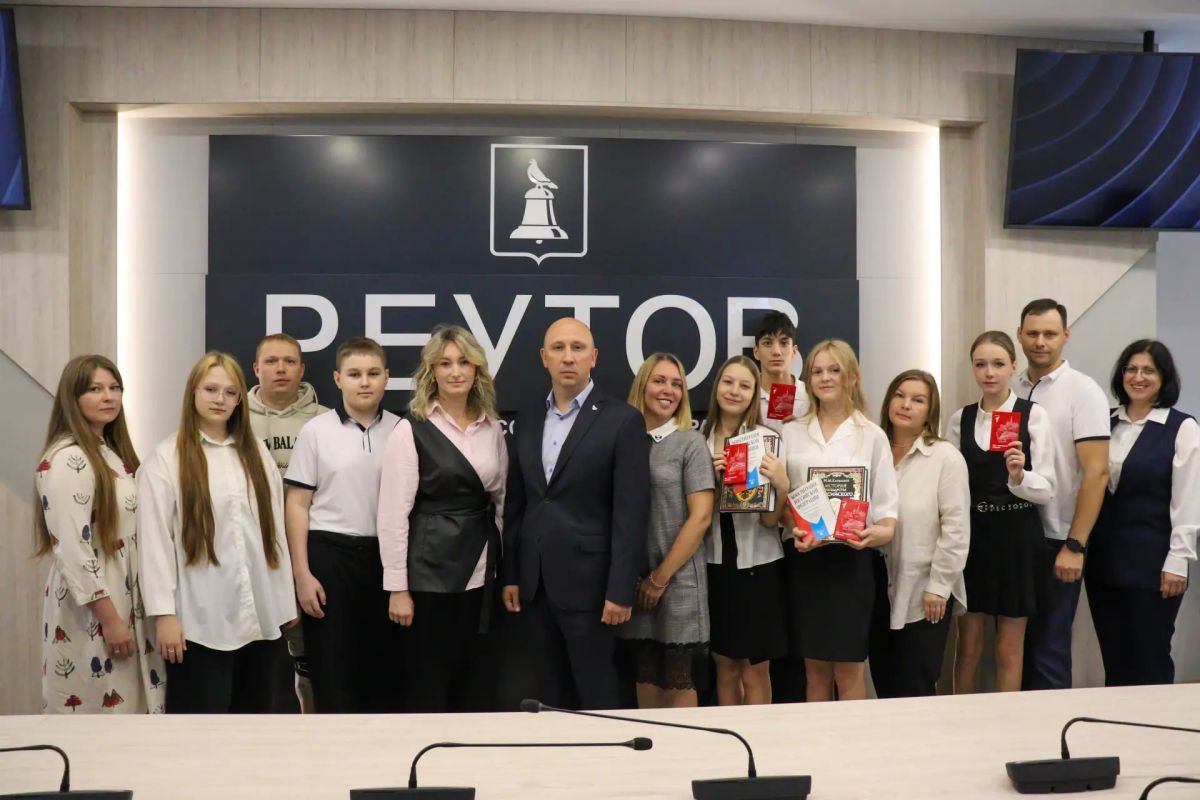 Шесть юных реутовчан получили свои первые паспорта