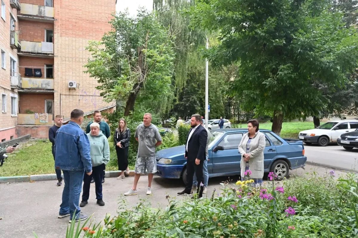 По поручению главы городского округа Серпухов Алексея Шимко его заместители и профильные специалисты вместе с депутатом окружного Совета Максимом Валиковым провели выезд в дом №26 на улице Серпуховской По поручению главы городского округа Серпухов Алексея Шимко его заместители и профильные специалисты вместе с депутатом окружного Совета Максимом Валиковым провели выезд в дом №26 на улице Серпуховской