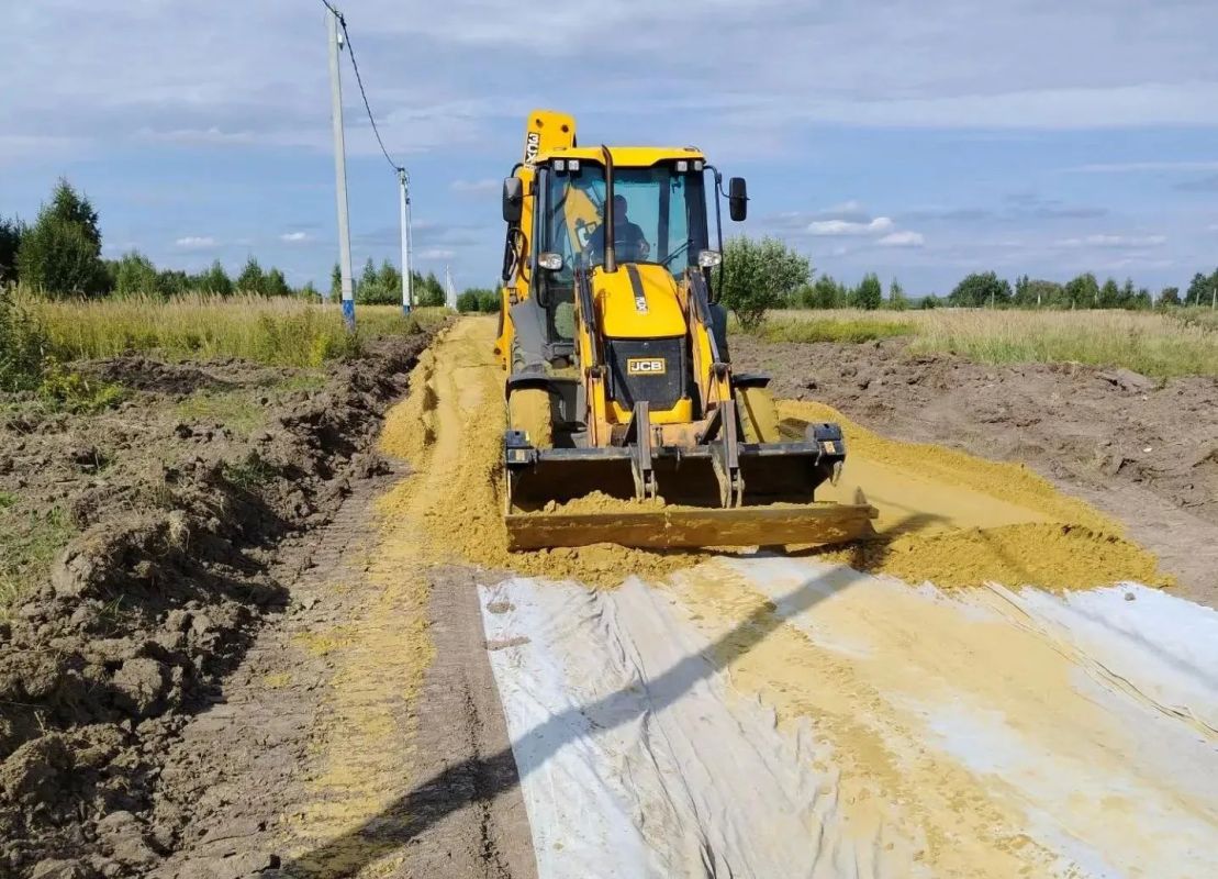 Укладка геотекстиля и подстилающих слоев завершается на подъездных дорогах к участкам многодетных семей из Люберец