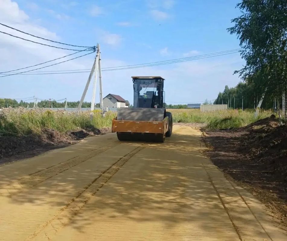 Укладка геотекстиля и подстилающих слоев завершается на подъездных дорогах к участкам многодетных семей из Люберец Укладка геотекстиля и подстилающих слоев завершается на подъездных дорогах к участкам многодетных семей из Люберец
