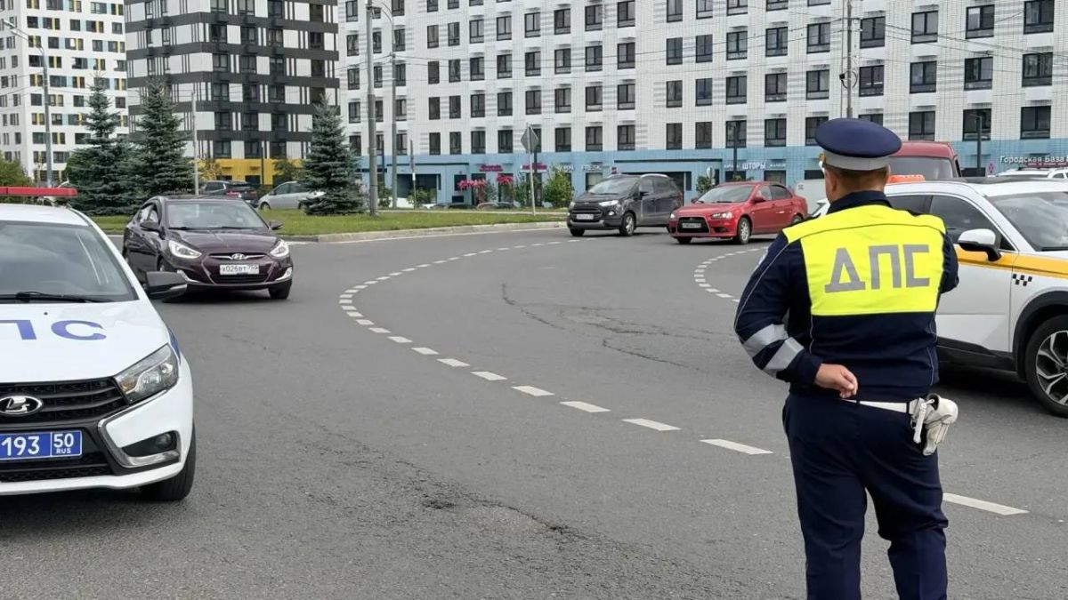 «Пристегнуться в машине — это первое и главное действие, которое должен сделать каждый пассажир, сядя в автомобиль. А когда в салоне находится ребенок — ответственность возрастает кратно» «Пристегнуться в машине — это первое и главное действие, которое должен сделать каждый пассажир, сядя в автомобиль. А когда в салоне находится ребенок — ответственность возрастает кратно»