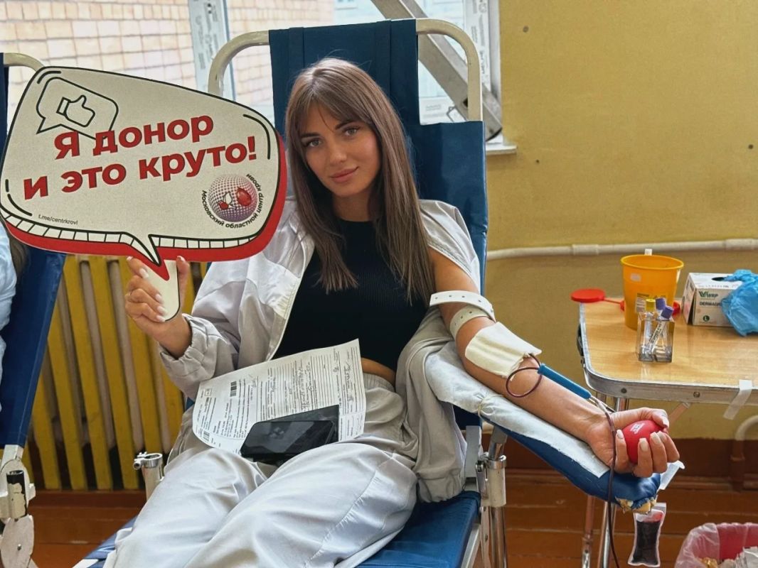 Выездную донорскую акцию «Подари жизнь» провели сотрудники и волонтёры молодёжного центра «Русь» в Озёрах