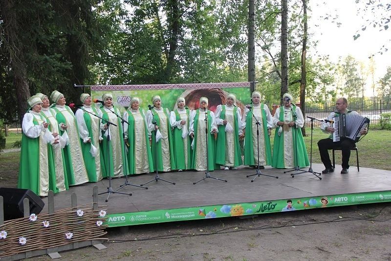 19 августа в парке «Москворецкий» прошло праздничное мероприятие «Яблочный Спас не пройдет без нас!», приуроченное к православному торжеству Преображения Господня. 19 августа в парке «Москворецкий» прошло праздничное мероприятие «Яблочный Спас не пройдет без нас!», приуроченное к православному торжеству Преображения Господня.