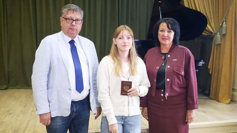 Юным солнечногорцам вручили первые паспорта Юным солнечногорцам вручили первые паспорта