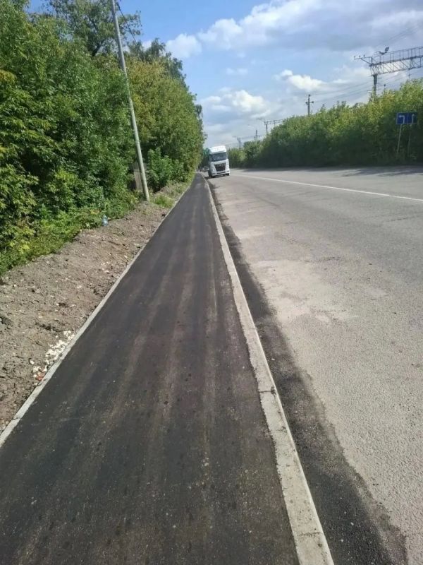 «Мосавтодор» завершил работы по обустройству пешеходного тротуара на участке региональной автомобильной дороги Носовихинского шоссе, расположенном в Богородском округе