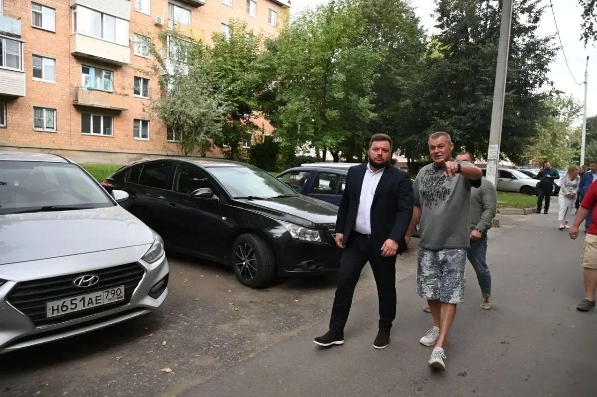 По поручению главы городского округа Серпухов Алексея Шимко его заместители и профильные специалисты вместе с депутатом окружного Совета Максимом Валиковым провели выезд в дом №26 на улице Серпуховской По поручению главы городского округа Серпухов Алексея Шимко его заместители и профильные специалисты вместе с депутатом окружного Совета Максимом Валиковым провели выезд в дом №26 на улице Серпуховской