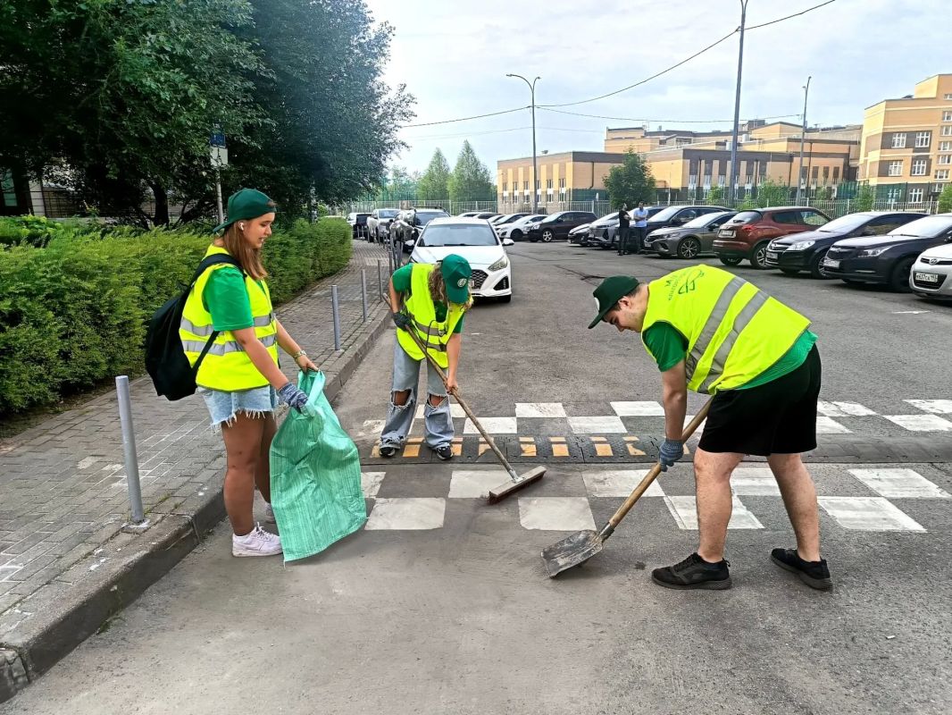 Квартира, машина, поездка в Китай: на что копят заработанные за лето деньги подростки из Долгопрудного Квартира, машина, поездка в Китай: на что копят заработанные за лето деньги подростки из Долгопрудного