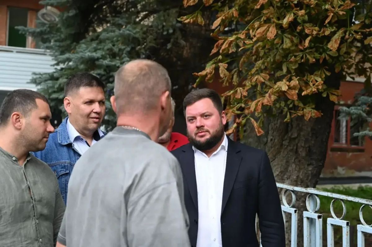 По поручению главы городского округа Серпухов Алексея Шимко его заместители и профильные специалисты вместе с депутатом окружного Совета Максимом Валиковым провели выезд в дом №26 на улице Серпуховской По поручению главы городского округа Серпухов Алексея Шимко его заместители и профильные специалисты вместе с депутатом окружного Совета Максимом Валиковым провели выезд в дом №26 на улице Серпуховской