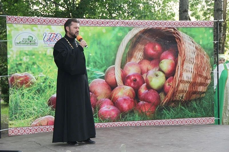 19 августа в парке «Москворецкий» прошло праздничное мероприятие «Яблочный Спас не пройдет без нас!», приуроченное к православному торжеству Преображения Господня. 19 августа в парке «Москворецкий» прошло праздничное мероприятие «Яблочный Спас не пройдет без нас!», приуроченное к православному торжеству Преображения Господня.