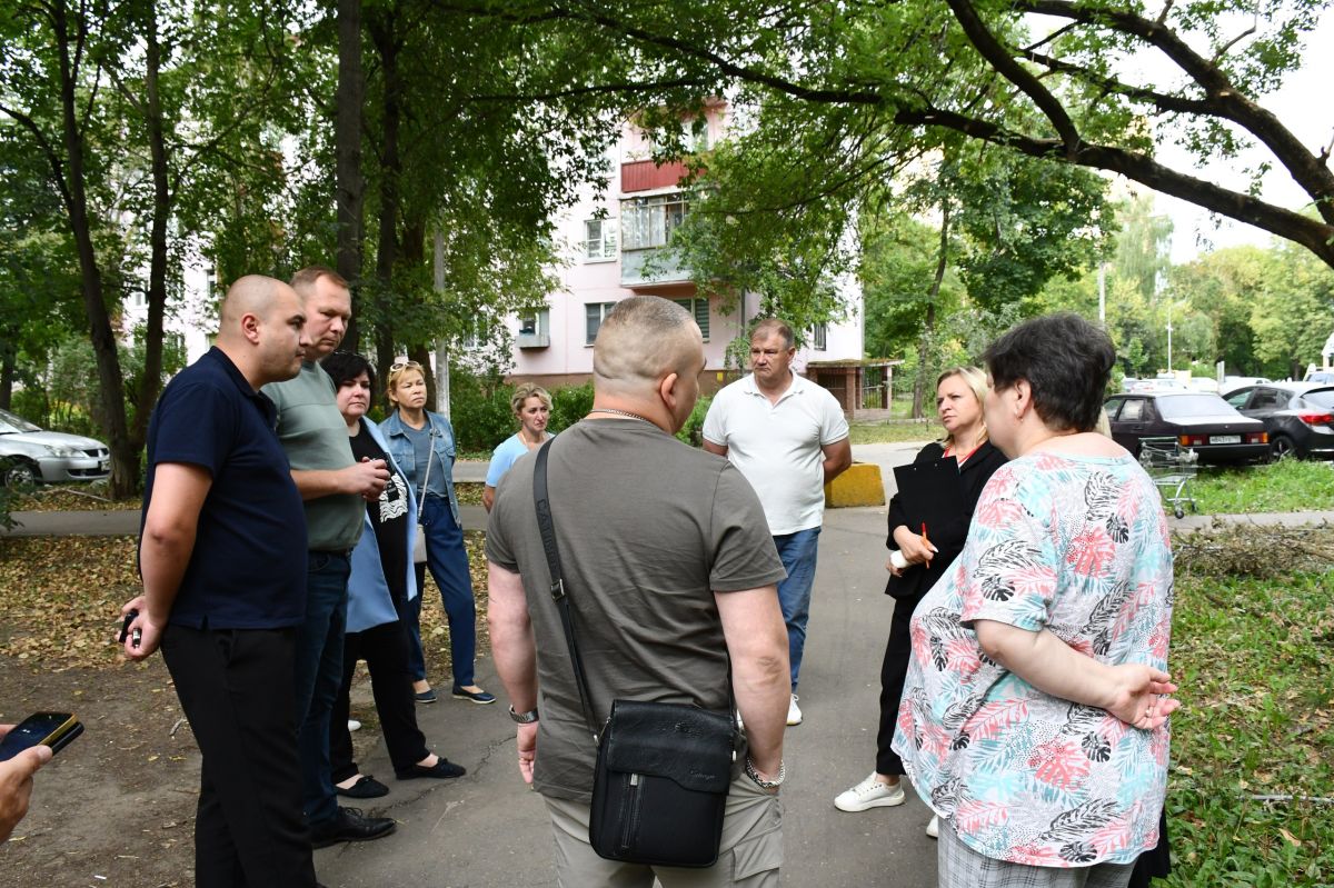 Заместители главы Жуковского проверили содержание территорий во дворах на улицах Левченко, Грищенко и Дугина Заместители главы Жуковского проверили содержание территорий во дворах на улицах Левченко, Грищенко и Дугина