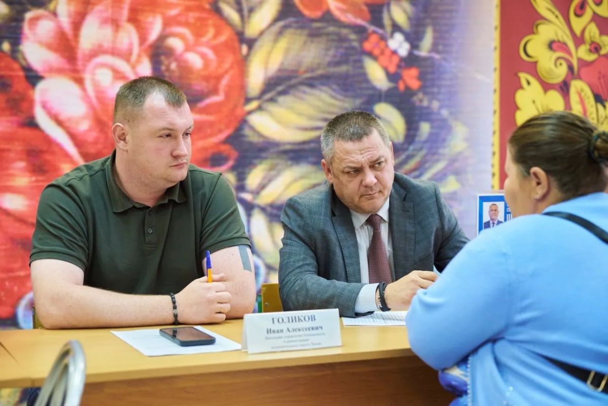 Михаил Собакин: Вечер четверга традиционно завершили встречей с жителями в формате «Выездной администрации» Михаил Собакин: Вечер четверга традиционно завершили встречей с жителями в формате «Выездной администрации»
