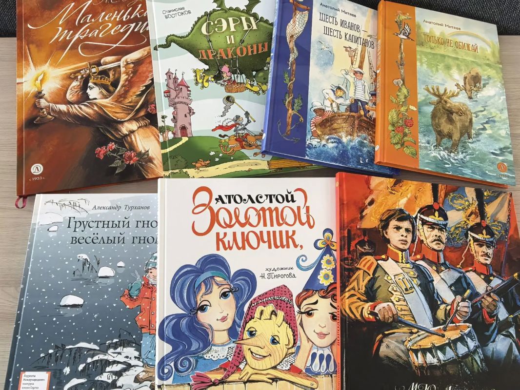 Верзиловская школа получила 50 книг в подарок от общества «Знание» Верзиловская школа получила 50 книг в подарок от общества «Знание»