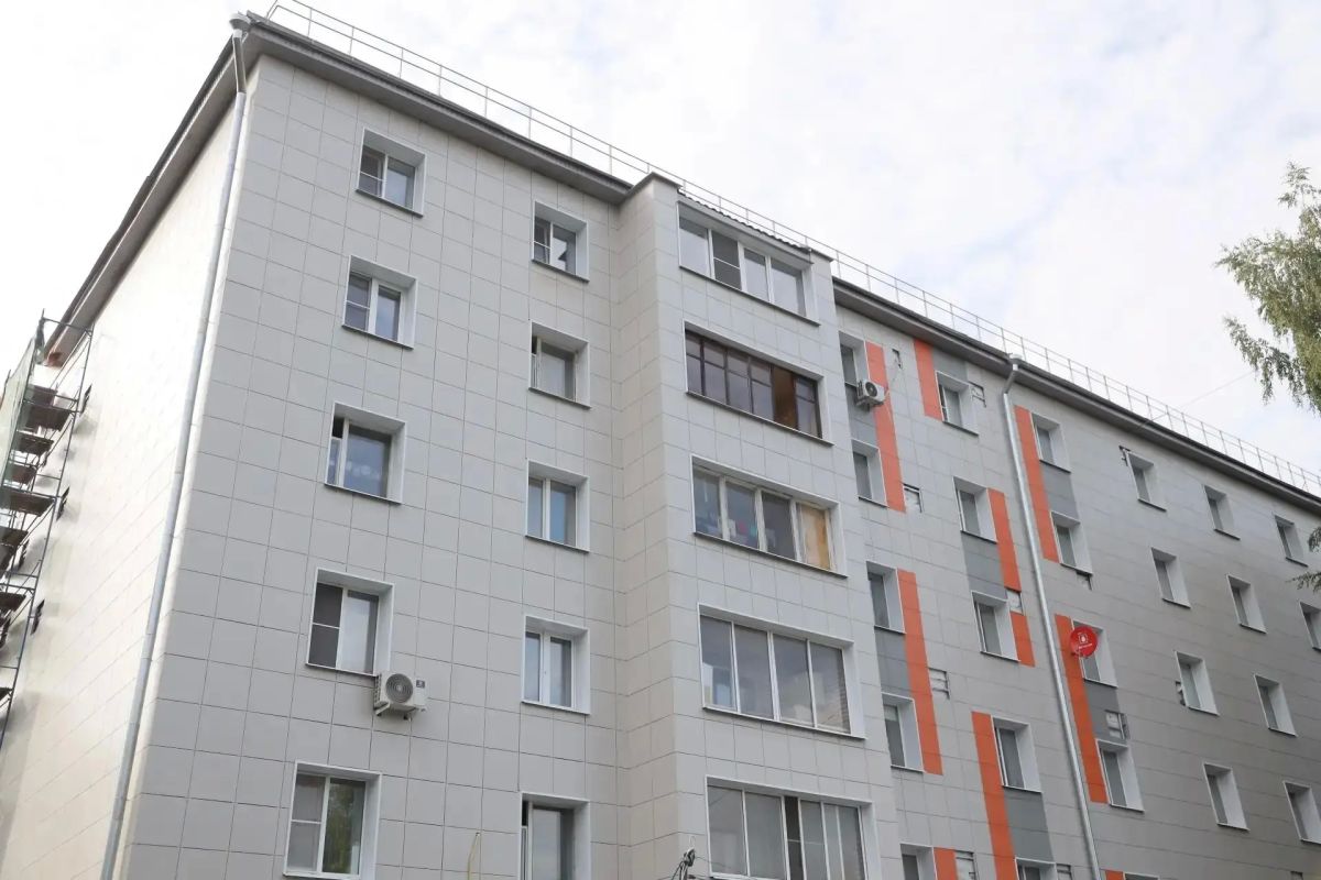 В Сергиевом Посаде на ул. Центральная в доме №16 завершается ремонт фаса с применением навесной системы