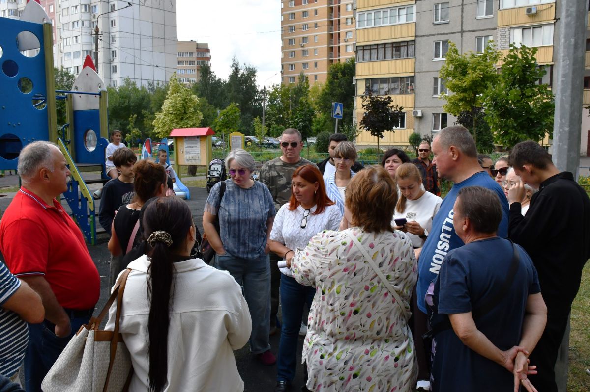 Заместители главы Жуковского проверили содержание территорий во дворах на улицах Левченко, Грищенко и Дугина Заместители главы Жуковского проверили содержание территорий во дворах на улицах Левченко, Грищенко и Дугина