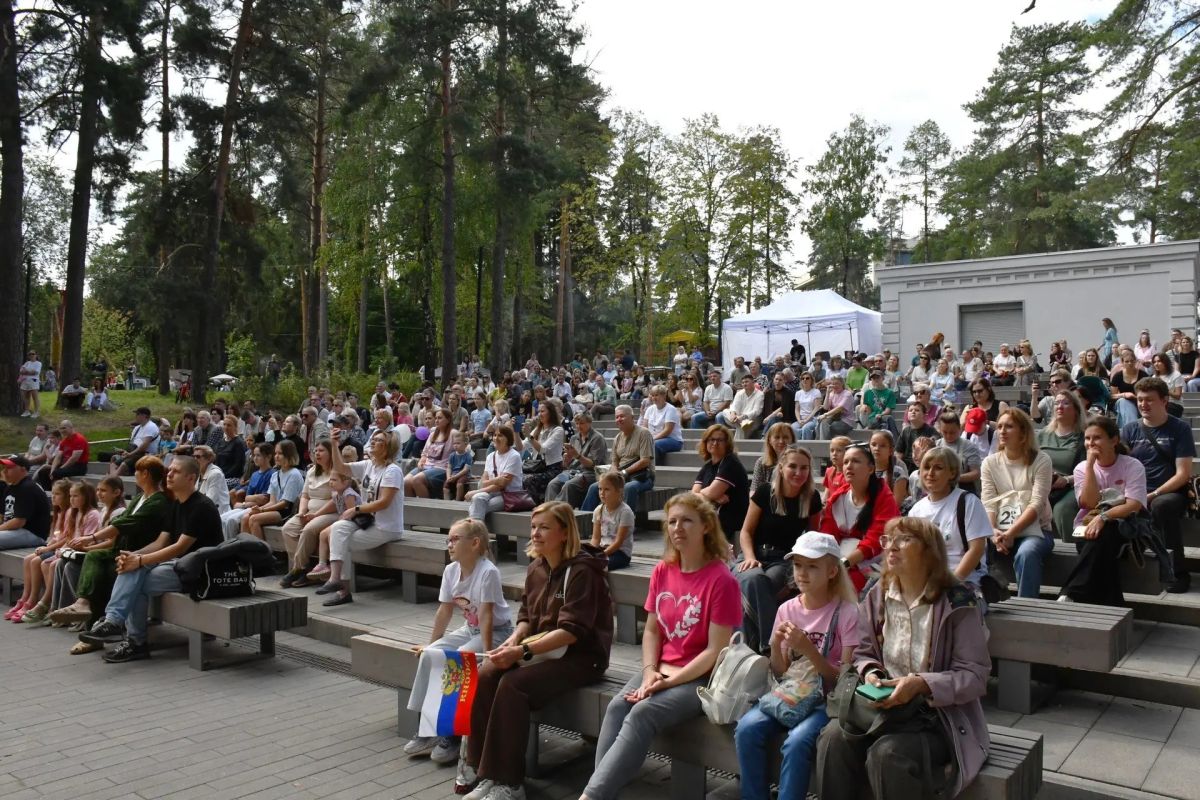 В парке Жуковского прошли праздничные мероприятия В парке Жуковского прошли праздничные мероприятия