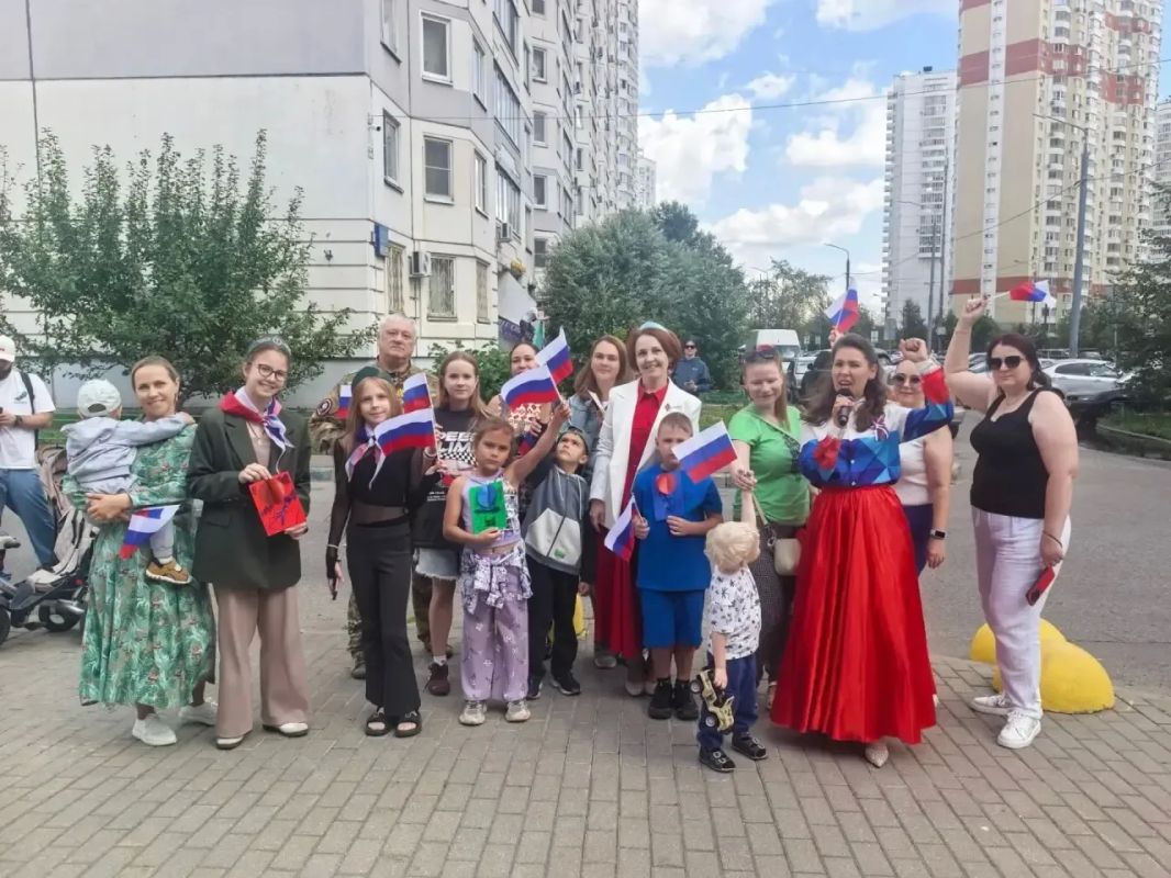 День Государственного флага Российской Федерации отметили в Люберцах День Государственного флага Российской Федерации отметили в Люберцах