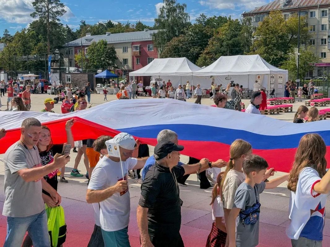 В Орехово-Зуевском округе отметили День Государственного флага Российской Федерации В Орехово-Зуевском округе отметили День Государственного флага Российской Федерации