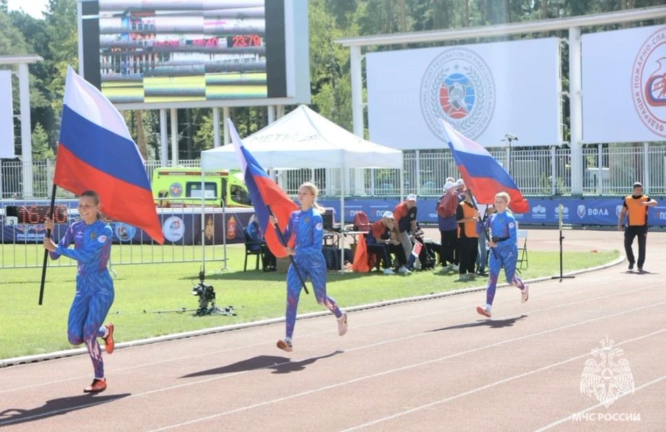 На XV Чемпионате мира среди юношей и юниоров и XI Чемпионате мира среди девушек и юниорок по пожарно-спасательному спорту установлены новые мировые рекорды в преодолении 100-метровой полосы с препятствиями На XV Чемпионате мира среди юношей и юниоров и XI Чемпионате мира среди девушек и юниорок по пожарно-спасательному спорту установлены новые мировые рекорды в преодолении 100-метровой полосы с препятствиями