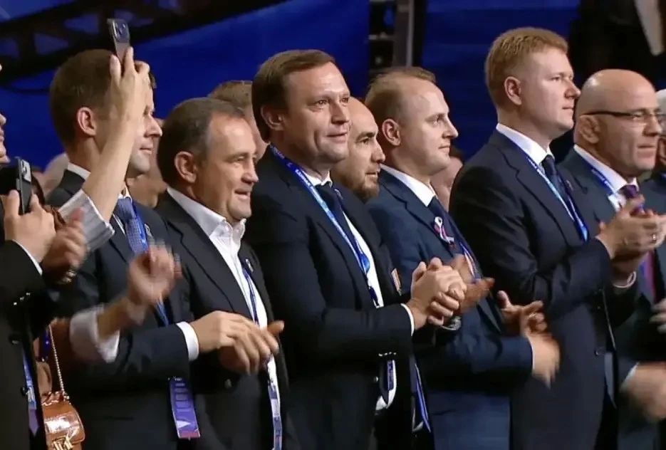 Сегодня на втором этапе XXIII Съезда Единой России мы приняли новую Народную программу партии на ближайшие пять лет Сегодня на втором этапе XXIII Съезда Единой России мы приняли новую Народную программу партии на ближайшие пять лет
