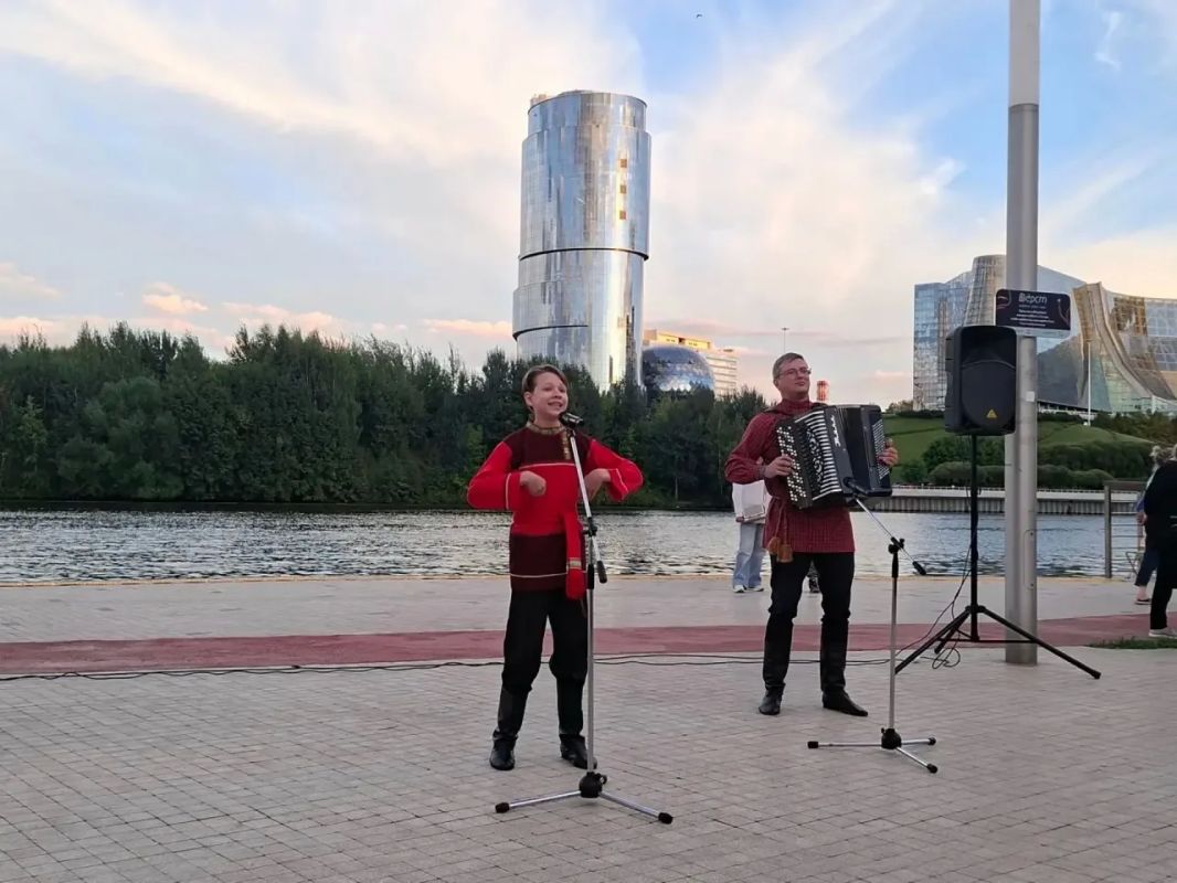 «Летний вечер у реки»: два дня музыки, творчества и душевной атмосферы на набережной Павшинской поймы! «Летний вечер у реки»: два дня музыки, творчества и душевной атмосферы на набережной Павшинской поймы!