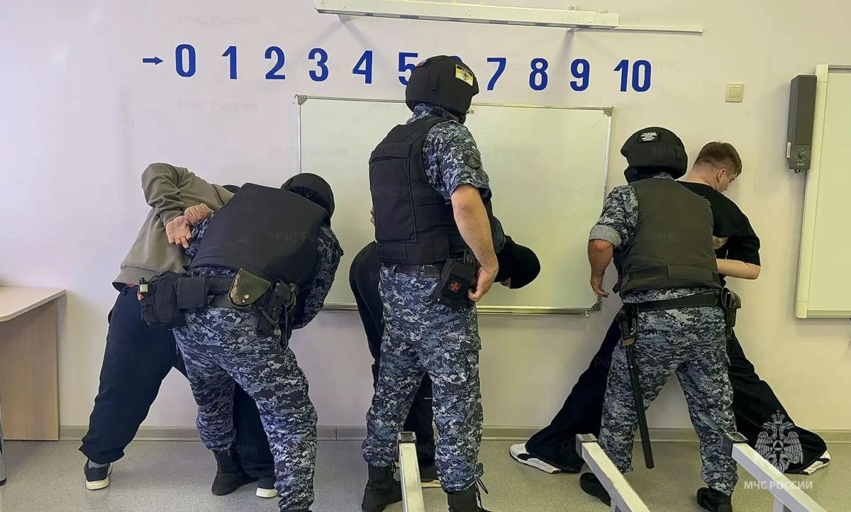В школах Ленинского округа прошли масштабные учения по безопасности В школах Ленинского округа прошли масштабные учения по безопасности