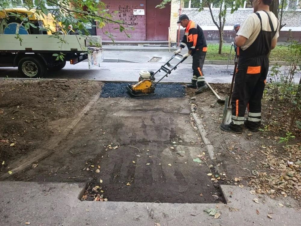 За выходные дни сотрудники городского предприятия «Автобытдор» провели ямочный ремонт на дорогах и дворовых проездах по следующим адресам: За выходные дни сотрудники городского предприятия «Автобытдор» провели ямочный ремонт на дорогах и дворовых проездах по следующим адресам: