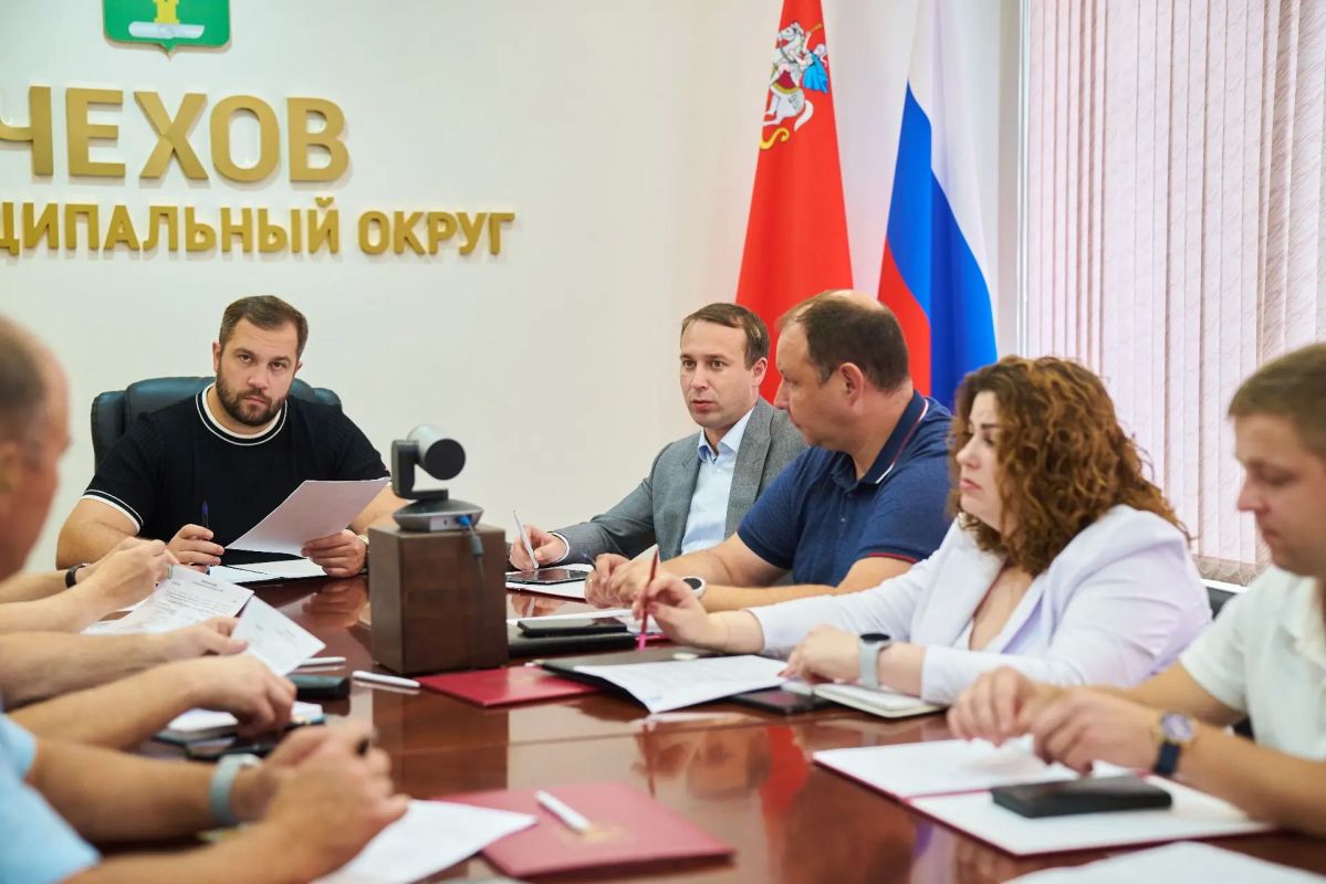 Михаил Собакин: В ходе профильного часа по ЖКХ вместе с Чеховским городским прокурором Вадимом Шишкиным заслушали доклады представителей ресурсоснабжающих организаций и управляющих компаний о ходе подготовке округа к... Михаил Собакин: В ходе профильного часа по ЖКХ вместе с Чеховским городским прокурором Вадимом Шишкиным заслушали доклады представителей ресурсоснабжающих организаций и управляющих компаний о ходе подготовке округа к...