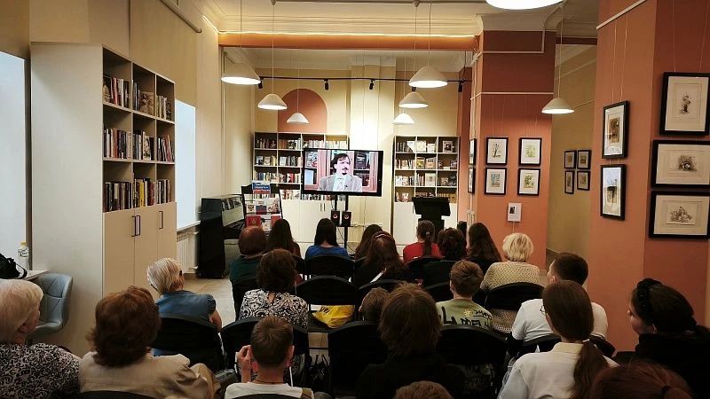 21 августа в Центральной библиотеке имени Инны Гофф прошла видеолекция «Государственный флаг России» 21 августа в Центральной библиотеке имени Инны Гофф прошла видеолекция «Государственный флаг России»