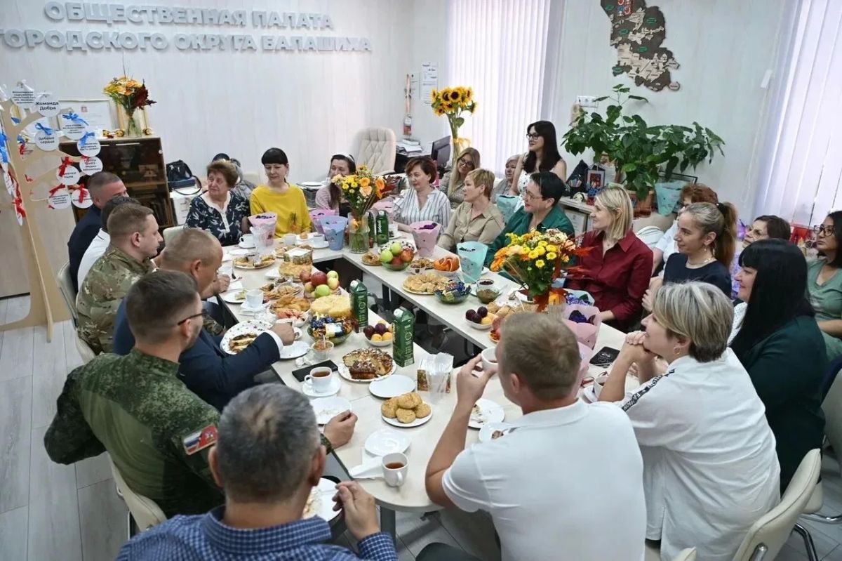 Участницы клуба «Гармония» в Балашихе встретились с защитниками Отечества Участницы клуба «Гармония» в Балашихе встретились с защитниками Отечества