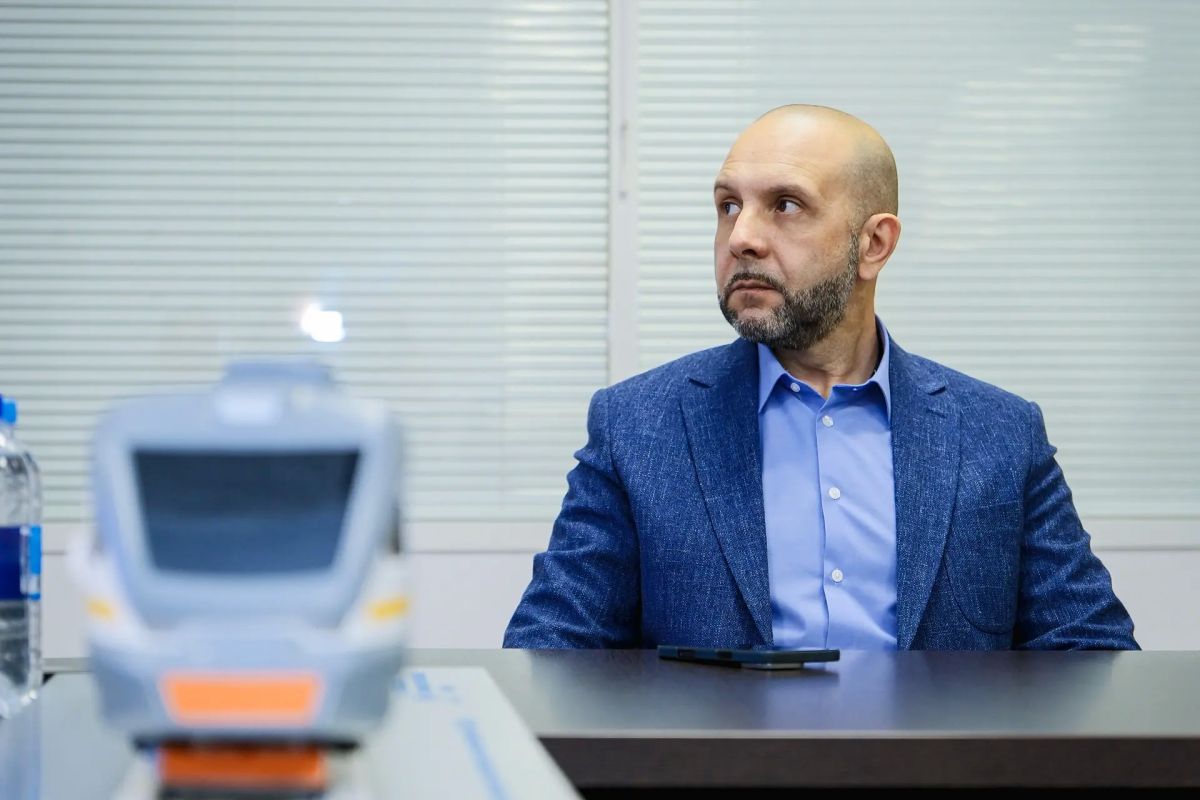 Вместе с генеральным директором и руководителями подразделений ДМЗ обсудили задачи, поставленные на заседании Государственного совета по вопросам обновления подвижного состава общественного транспорта, которое прошло под... Вместе с генеральным директором и руководителями подразделений ДМЗ обсудили задачи, поставленные на заседании Государственного совета по вопросам обновления подвижного состава общественного транспорта, которое прошло под...