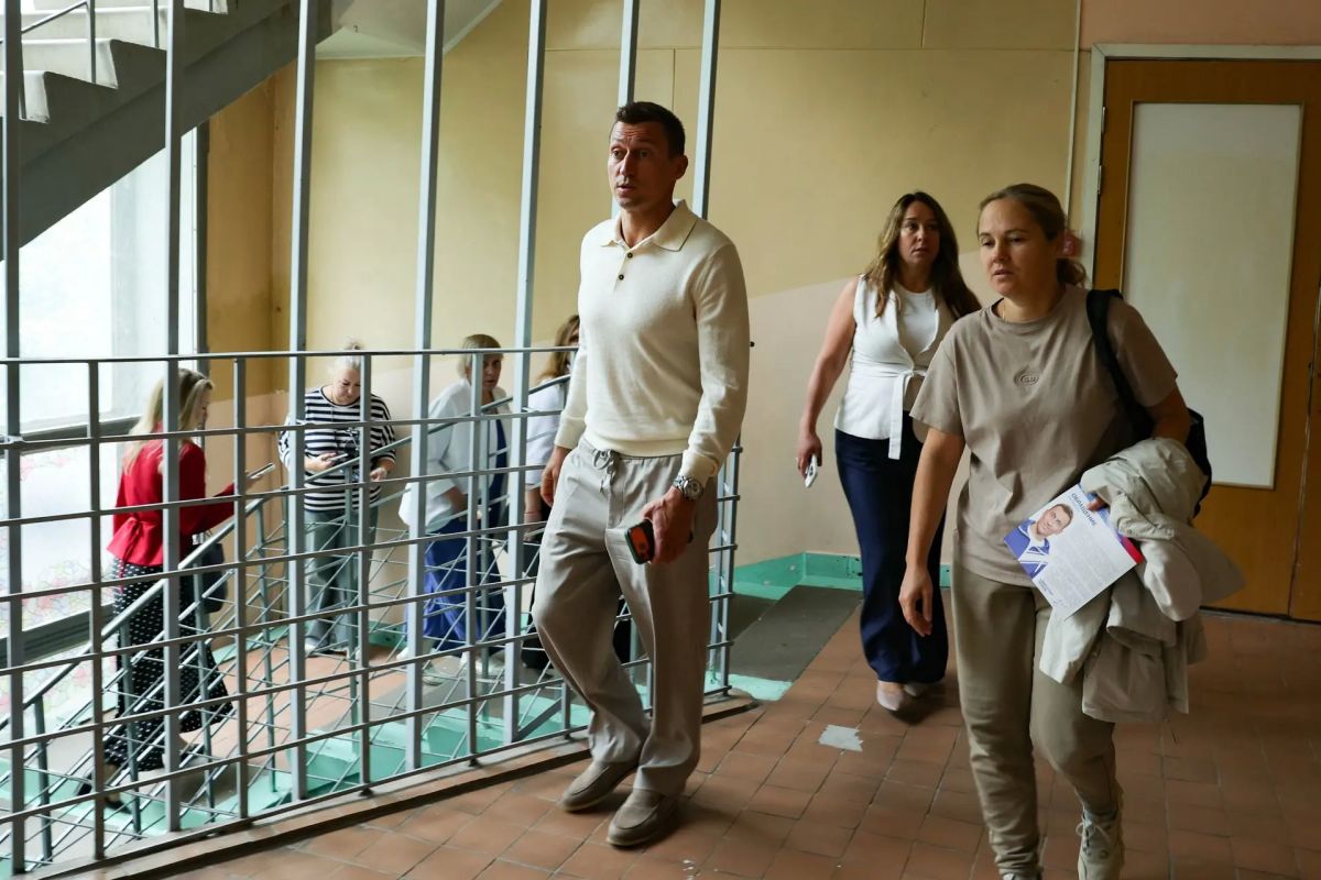Там, где история становится ближе: Александр Легков посетил гимназию в Мытищах Там, где история становится ближе: Александр Легков посетил гимназию в Мытищах