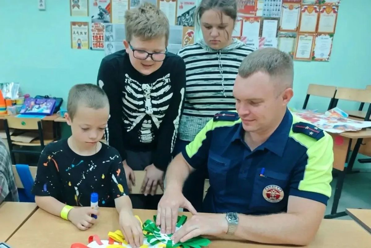 В лагере «Светоч» Ямской СОШ прошла тематическая программа «Выучи эти правила!» В лагере «Светоч» Ямской СОШ прошла тематическая программа «Выучи эти правила!»